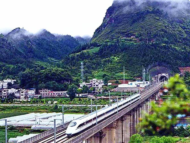湖南耗资300亿修建新高铁，全长245公里，预计在2021年通车